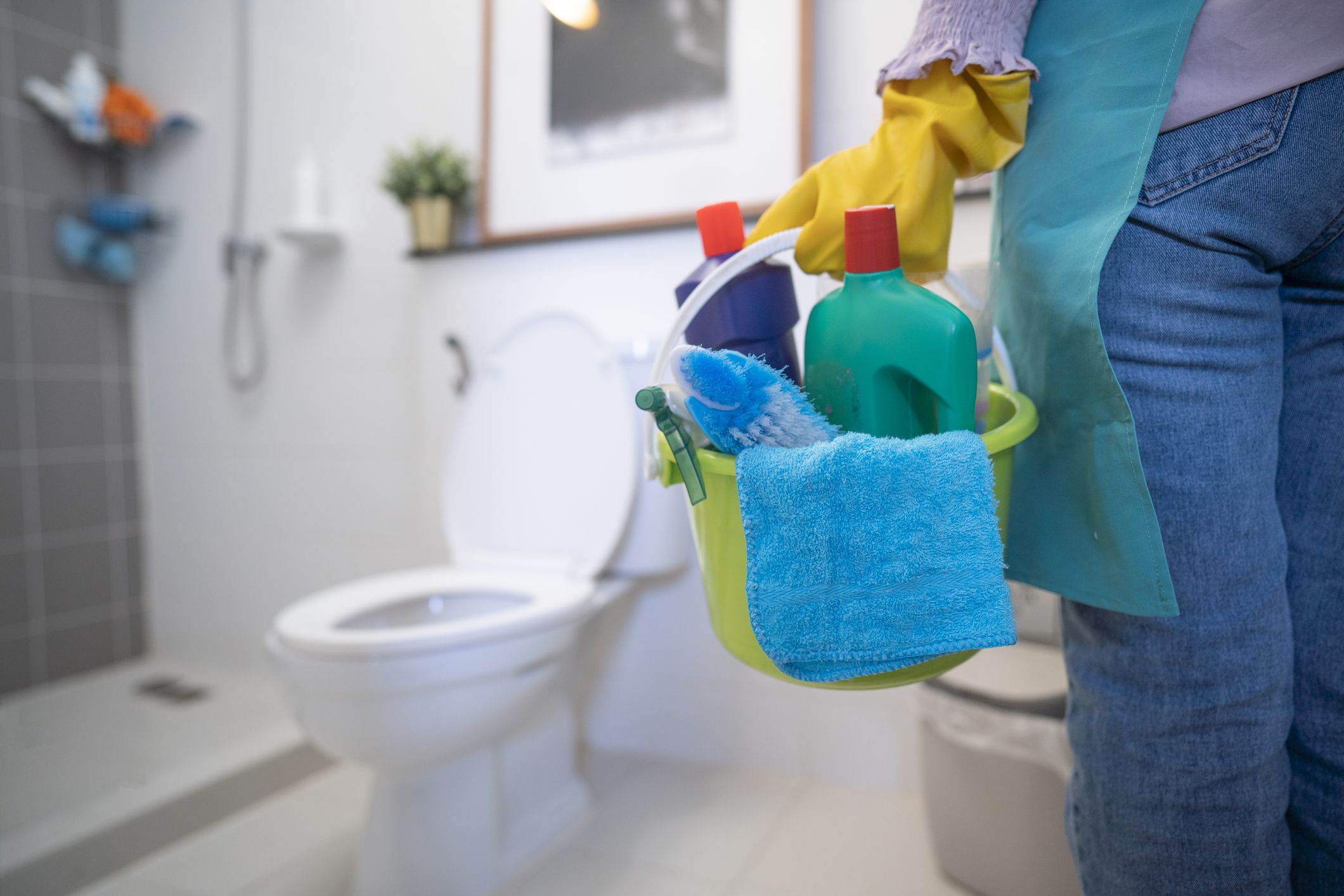 Washroom Cleaning and disinfecting